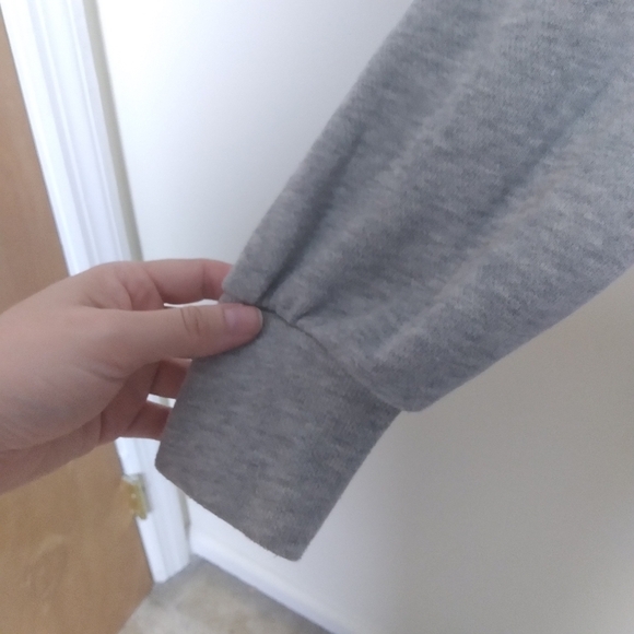 American Eagle Gray Long Sleeve Floral Embroidered Crew Neck Sweatshirt Small - Picture 5 of 10